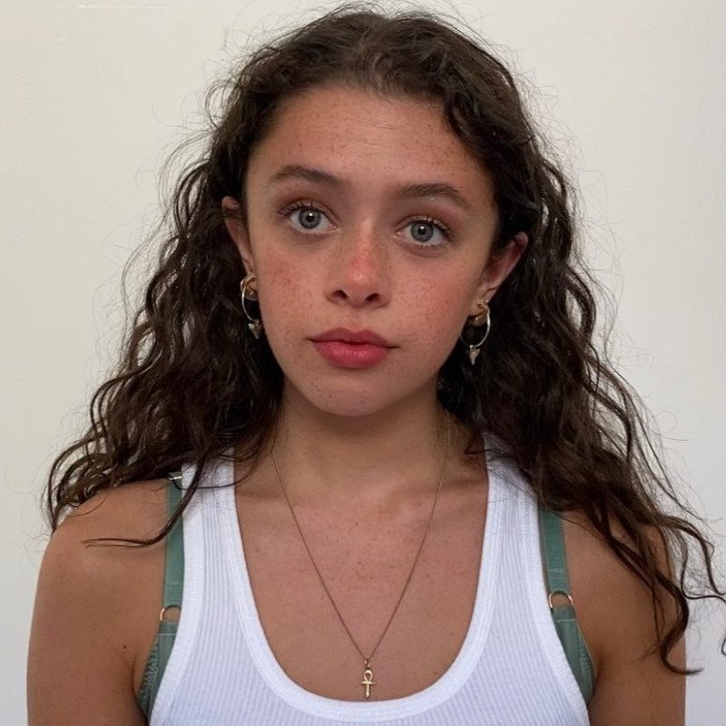 Isis Hainsworth  Age, Net Worth, Height, Facts