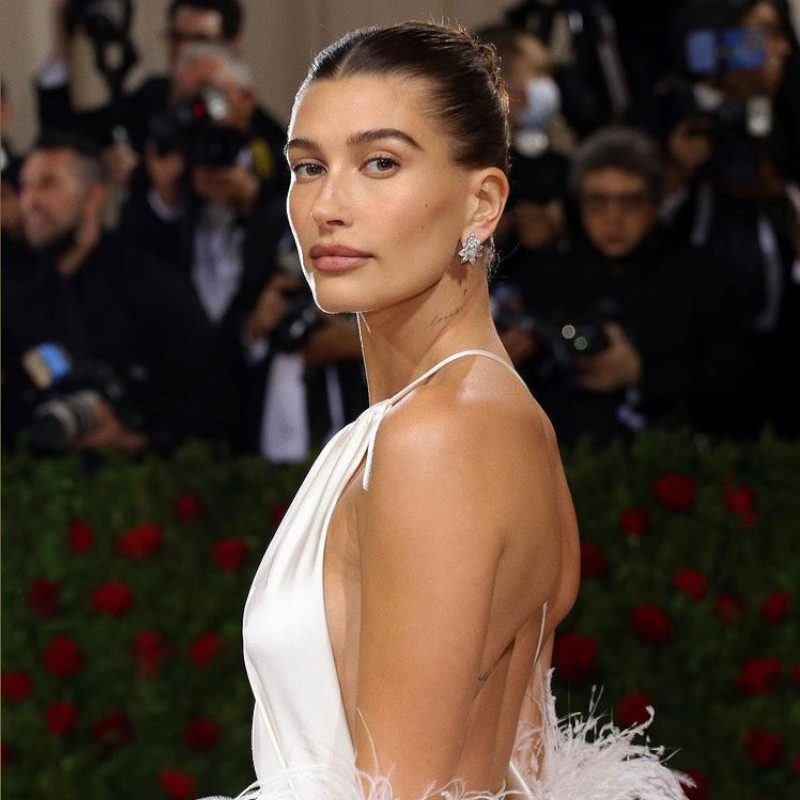 Hailey Bieber Age, Net Worth, Height, Facts