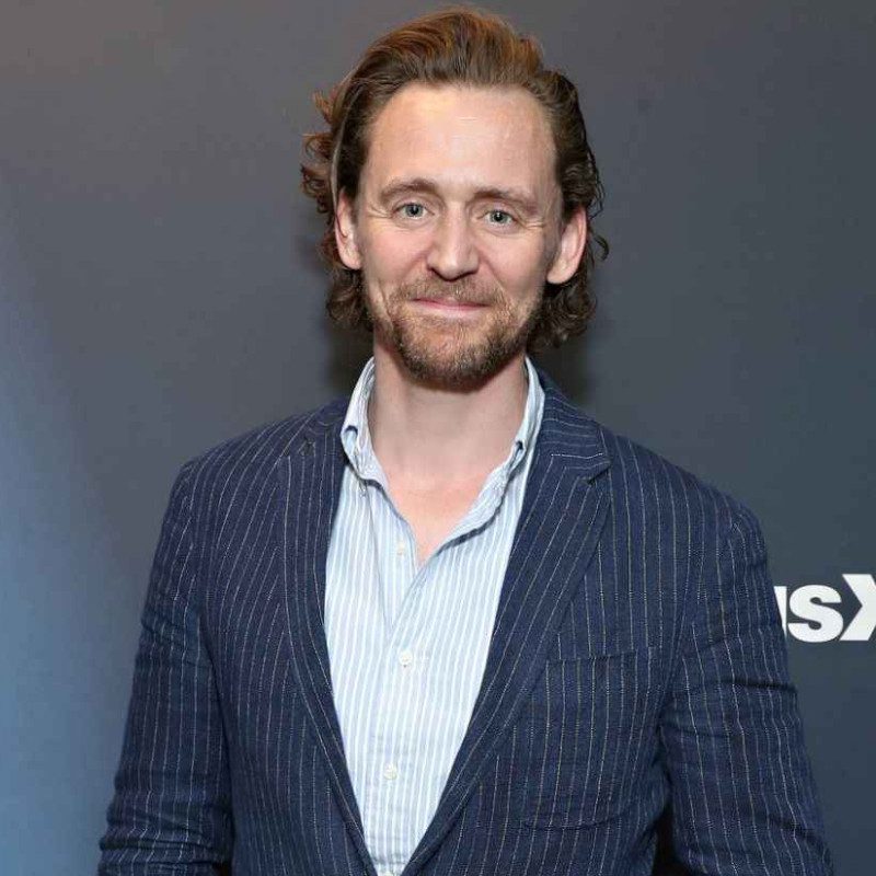 Tom Hiddleston Age, Net Worth, Height, Facts