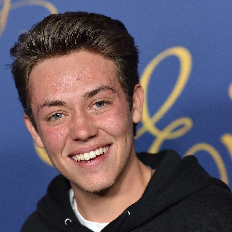 Ethan Cutkosky Age, Net Worth, Height, Facts